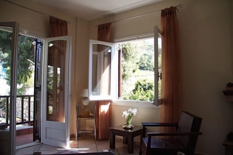 Relaxing sitting area with mountain view
