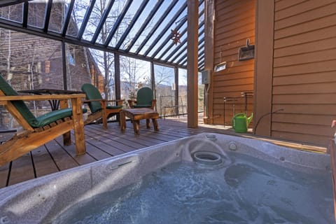 Indoor spa tub