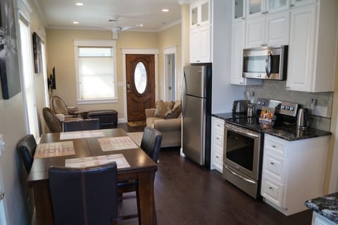 Private kitchen | Fridge, microwave, oven, stovetop