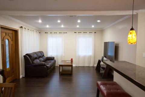 Living area | TV, video games