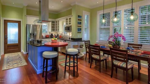 The open kitchen has 2 extra dinin g seats at the bar...