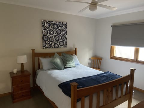 4 bedrooms, desk, iron/ironing board, bed sheets