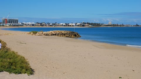 Lovely walks along beach to Marina for breakfast, cappuccinos &/or dinners 😀 