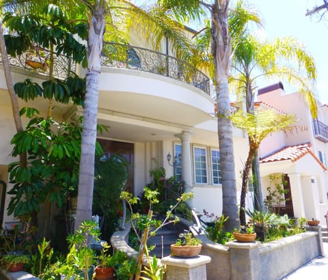 Hermosa Beach Mediterranean villa, lower part guest vacation rental apartment