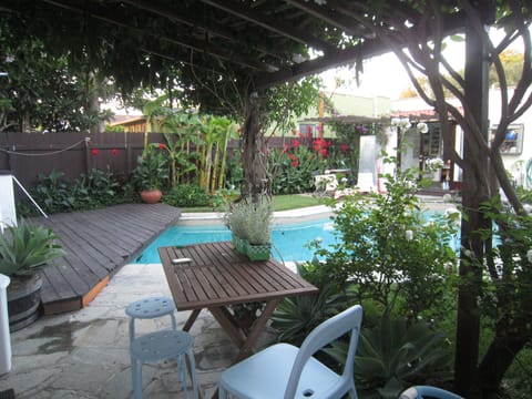 exterior dining and pool
HSR19-003035