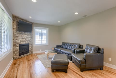 Living area | Smart TV, fireplace, DVD player, stereo