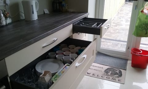 Kitchen drawer storage