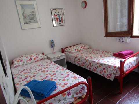 2 bedrooms, in-room safe, iron/ironing board