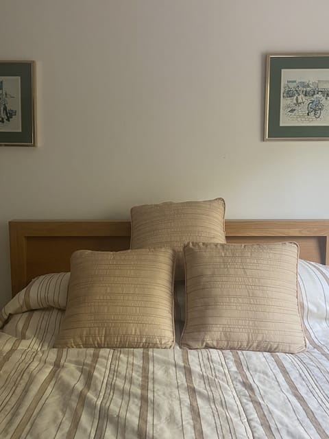 2 bedrooms, in-room safe, iron/ironing board, free WiFi