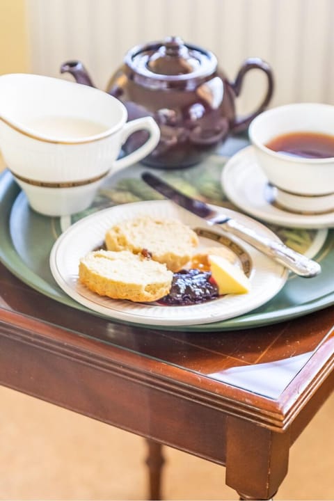 Tuck into home-made fare - baking and jams. 