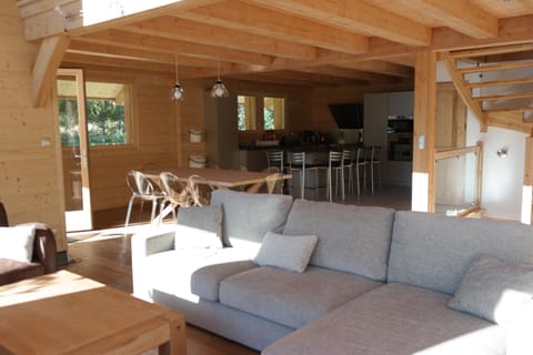 Living room in the background, the dining room and the kitchen