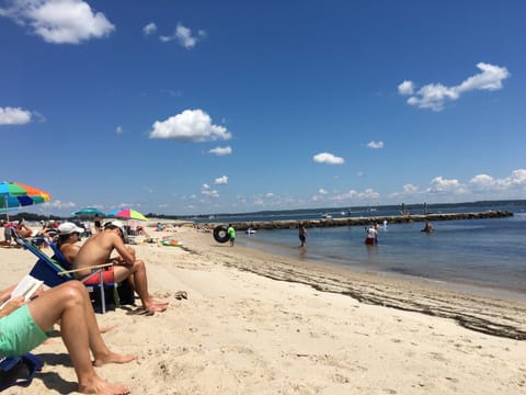 Beach nearby, sun loungers, beach towels