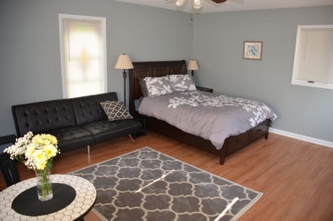 Upstairs Bedroom with Queen Bed and Futon