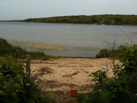 Beach nearby, sun loungers, beach towels