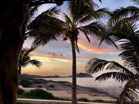 Beach nearby, sun loungers, beach towels