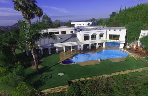 Very Private pool area. The guest apartment can be seen in the background.