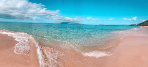 Beach nearby, sun loungers, beach towels