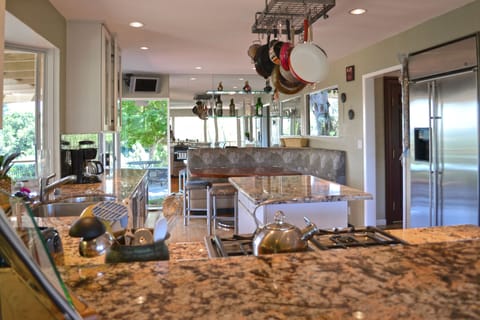 Kitchen / Breakfast Area