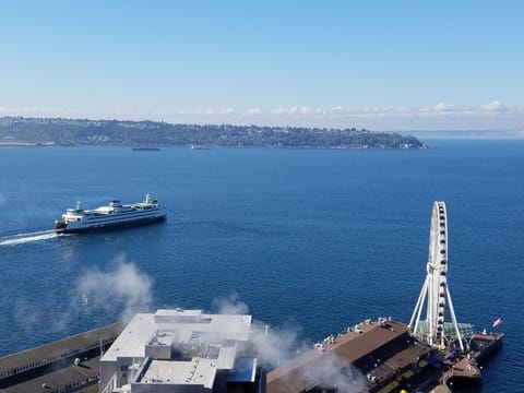 Views from Harbor Steps NE 2201 (note, just steam in foreground, not smoke)