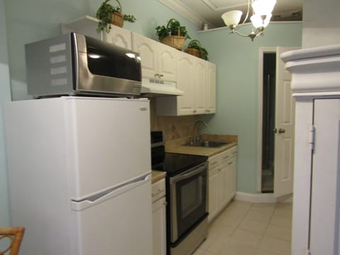 Microwave, oven, stovetop, coffee/tea maker