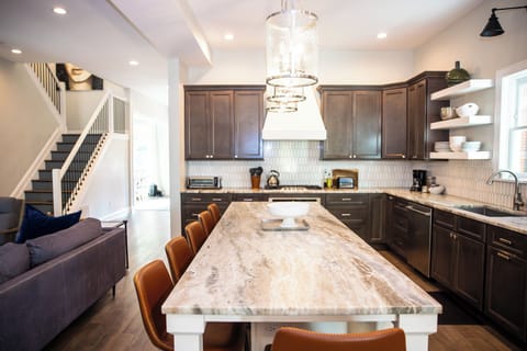 Kitchen | Fully equipped, seating for 7