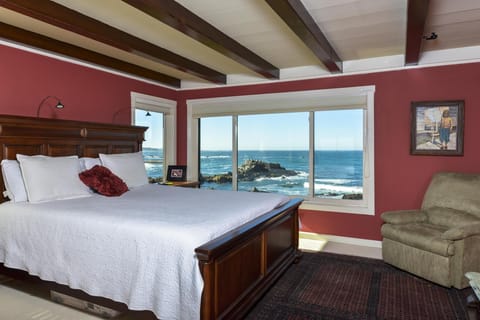 Master Bedroom Has Views, Sonos Sound System, Deck, Luxury Bath.
Photo Ron Bird