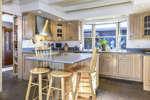 Even the Cook Gets an Ocean View from the Gourmet Kitchen.
Photo: Ron Bird