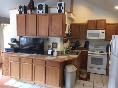 Kitchen, smart TV and stereo