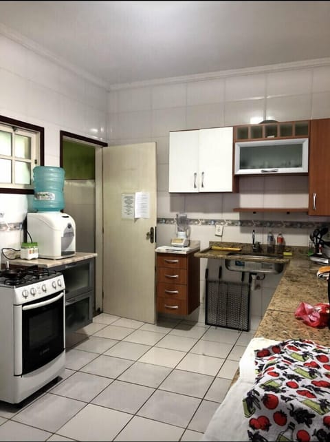 Fridge, oven, stovetop, cookware/dishes/utensils