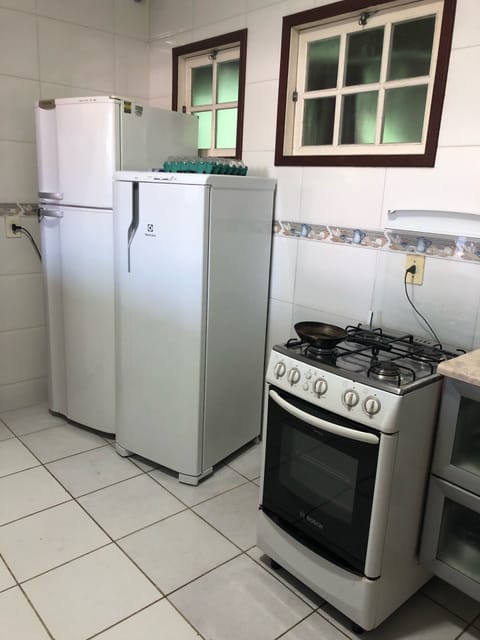 Fridge, oven, stovetop, cookware/dishes/utensils