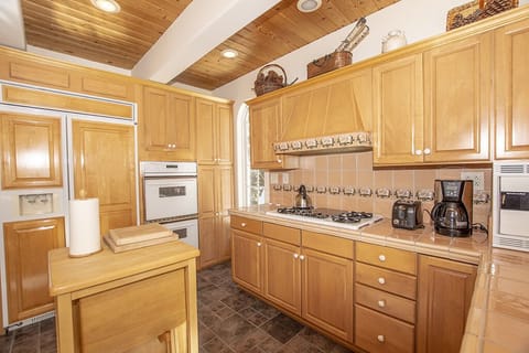 Trailside Escape Kitchen Stove