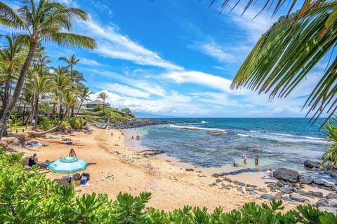 Beach nearby, sun loungers, beach towels