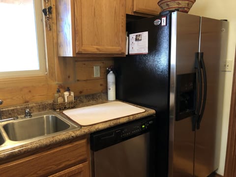 Stainless fridge with automatic ice maker & dishwasher
