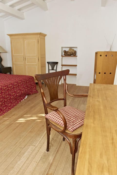 5 bedrooms, iron/ironing board, free WiFi, wheelchair access