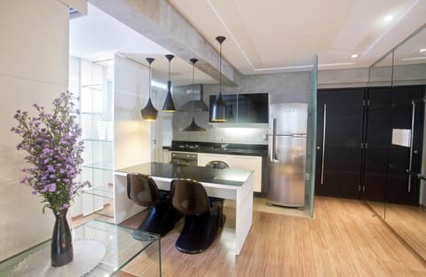 Private kitchen | Fridge, microwave, oven, stovetop