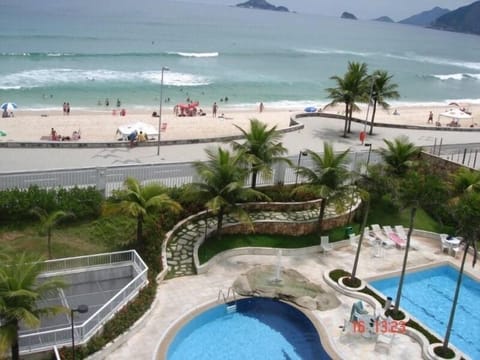 Restaurant downstairs