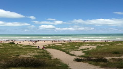 Beach nearby, sun loungers, beach towels