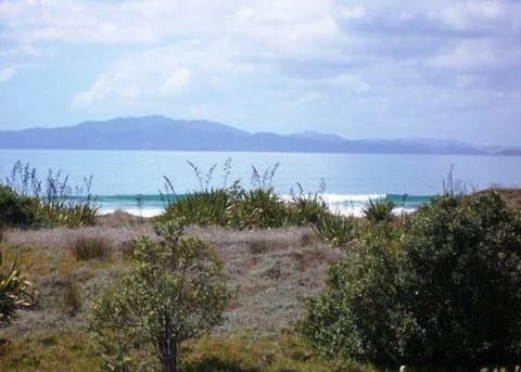 Paradise on Doorstep - beach access 10 metres, directly opposite our driveway