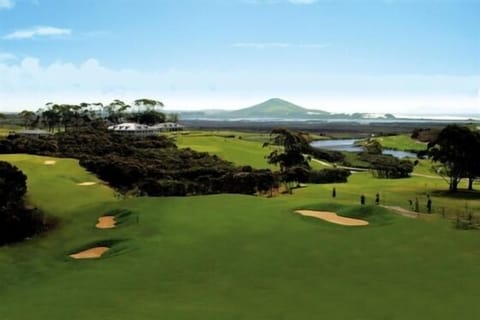 Carrington Golf (5 minutes)