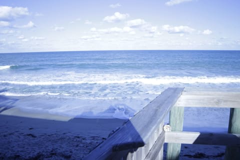 Beach nearby, sun loungers, beach towels