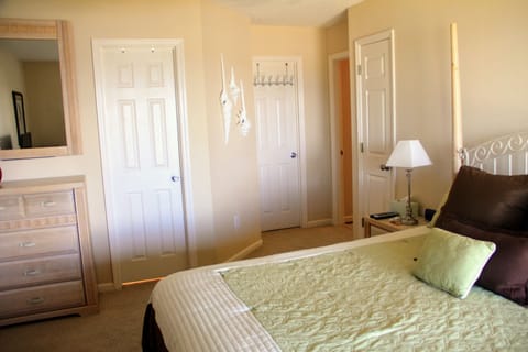 Owner's suite; bathroom is through door at left