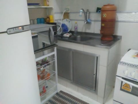 Fridge, oven, stovetop, coffee/tea maker