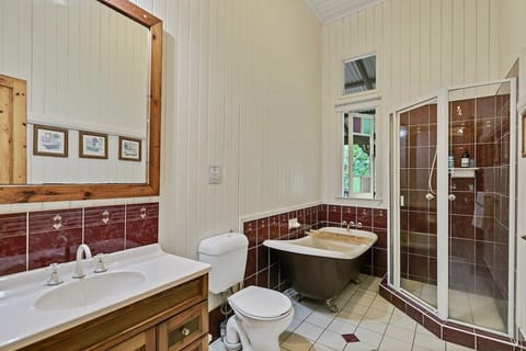Bathtub, eco-friendly toiletries, bidet