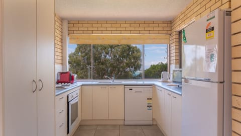 Fridge, oven, dishwasher, coffee/tea maker