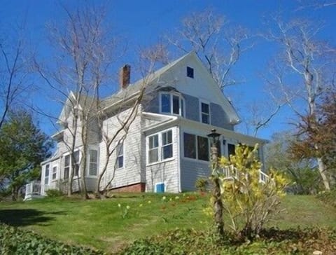 Front view of house with 3 season porch