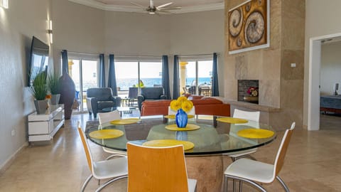 Atemberaubende Strandvilla mit 3 Schlafzimmern am Sandstrand Las Palmas Beachfront Resort V-05 villa in Rocky Point