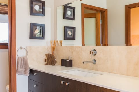 Bathtub, jetted tub, hair dryer, towels