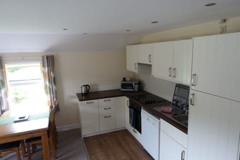 'fully equipped kitchen