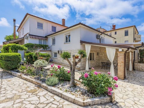 Residential Area, House, Home, Roof, Estate, Balcony, Villa, Suburb, Hacienda, Houseplant