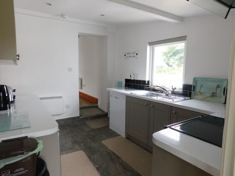 Seperate Kitchen with undercounter fridge and freezer.